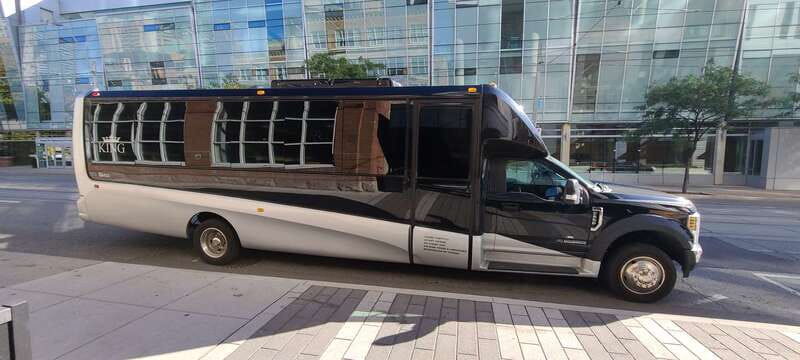 Toronto: Niagara Falls Bus Tour with Maple Tasting and NOTL - A practical day from downtown Toronto