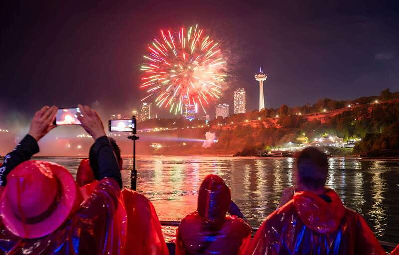 Toronto: Niagara Falls Day & Evening Tour + Top Attractions - The two-hour road journey and live commentary