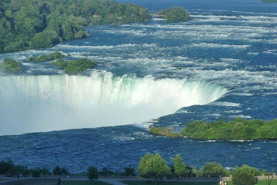 Toronto: Niagara Falls Day Tour with Boat Option - The guide can make or break a long coach day