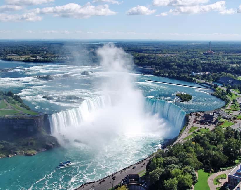 Toronto: Niagara Falls & NOTL Heritage Town Guided Day Tour - Three hours beside Niagara Falls