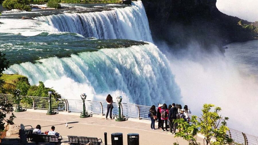 Toronto, Niagara Falls & Thousand Islands 3-day Tour from NY - Should you book it?
