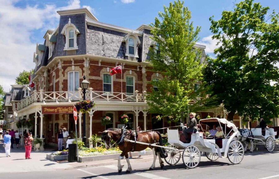 Toronto: Niagara-on-the-Lake, Wine Tasting & Chocolate Tour - Chocolate, maple syrup, and a country market