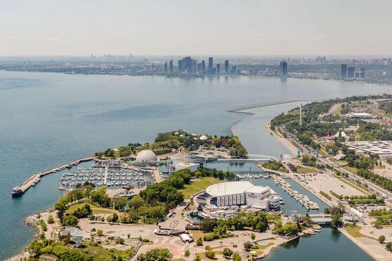 Toronto: Private Helicopter Tour for Two - Starting at Billy Bishop Airport on Toronto Island