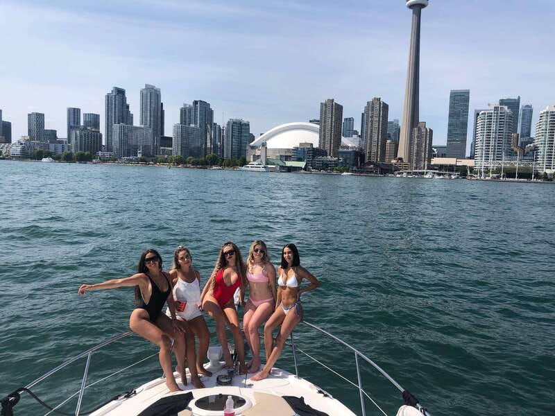 Toronto: Private Luxury Yacht Sightseeing Cruise & Prosecco - Boarding at 5 Queens Quay West