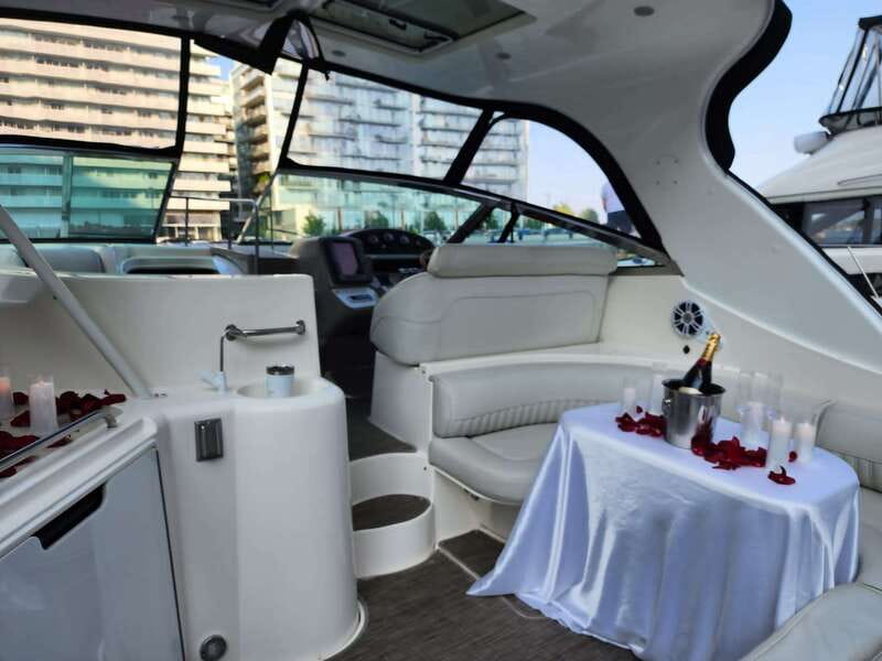 Toronto: Private Luxury Yacht Sightseeing Cruise & Prosecco - Forty-five minutes around Toronto Harbour