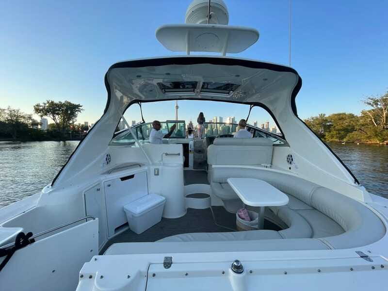 Toronto: Private Luxury Yacht Sightseeing Cruise & Prosecco - Western Harbour, The Lagoons, and Toronto Islands