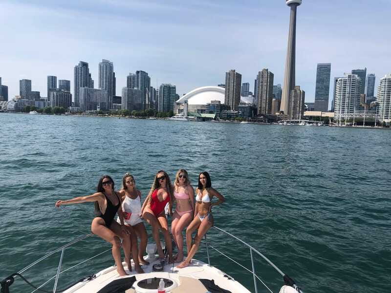 Toronto: Private Luxury Yacht Sightseeing Cruise & Prosecco - CN Tower, Rogers Centre, and the city skyline