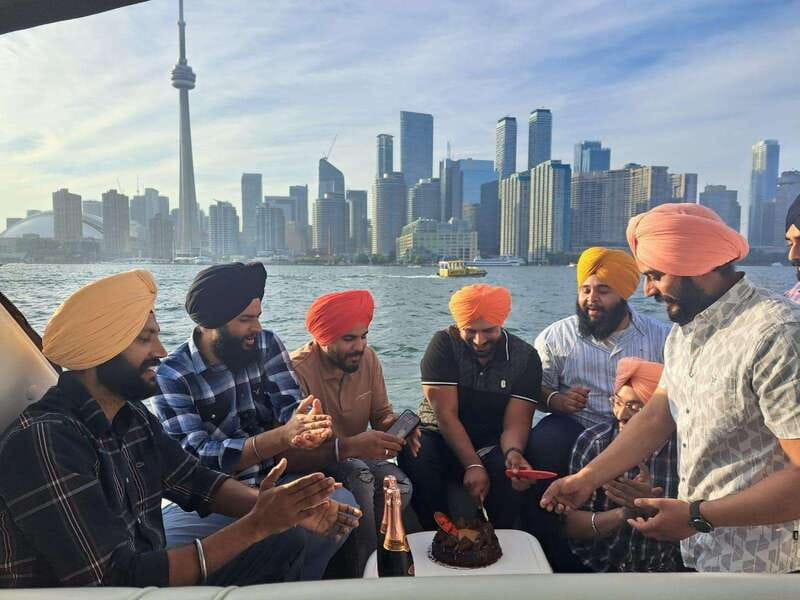 Toronto: Private Luxury Yacht Sightseeing Cruise & Prosecco - Timing, weather, and practical planning