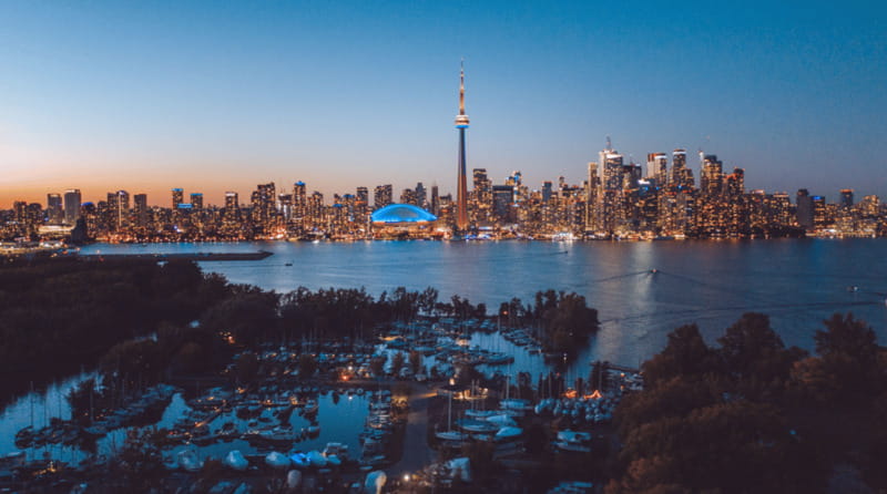 Toronto: Small Group Night Tour with Harbour Boat Cruise - Who will get the most from this experience