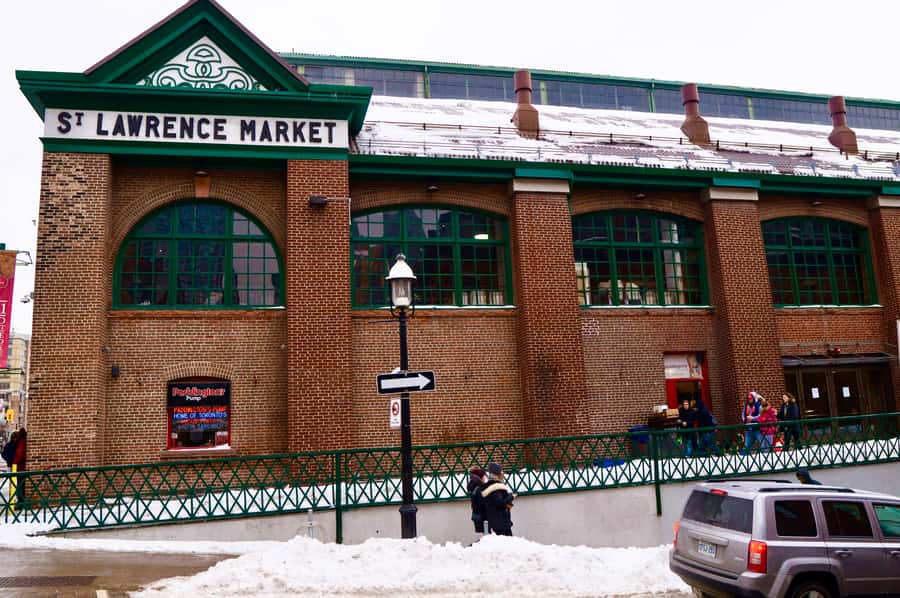 Toronto: St Lawrence & Distillery Food Tour with 6 Tastings - Walking to the Distillery District