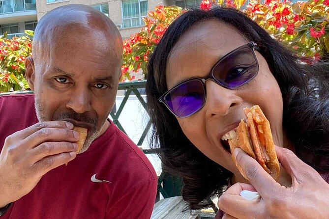 Toronto: St Lawrence Market Food Tour with 6 Food Tastings - Walking from Old Toronto to the Distillery District
