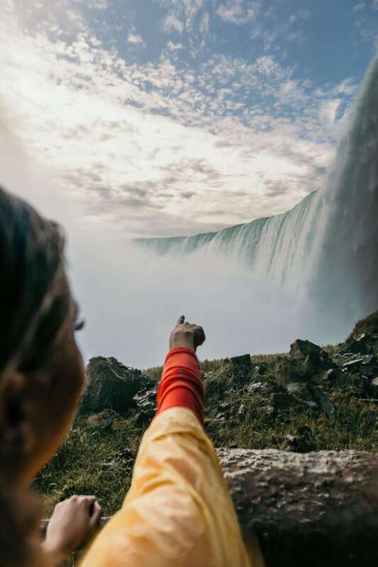 Toronto to Niagara Falls: Boat Ride & Behind the falls Tour - Three hours to eat and explore