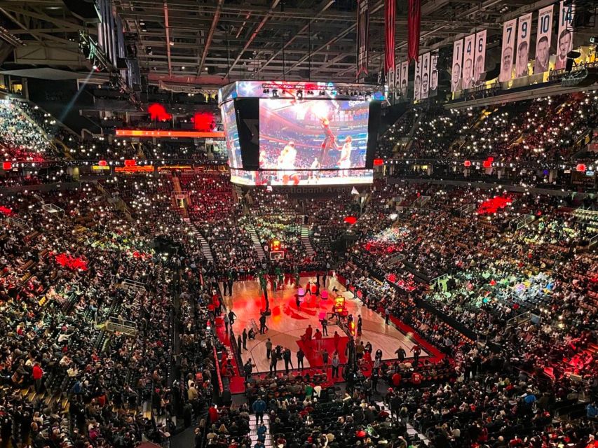 Toronto: Toronto Raptors NBA Game Ticket at Scotiabank Arena - Arriving at Scotiabank Arena with the right ticket