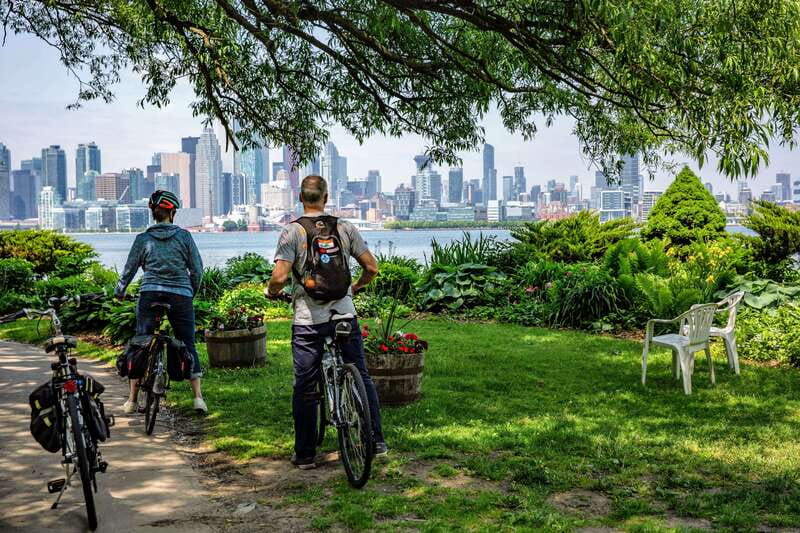 Toronto Waterfront and Islands Guided Bicycle Tour - From downtown streets to Toronto’s waterfront paths