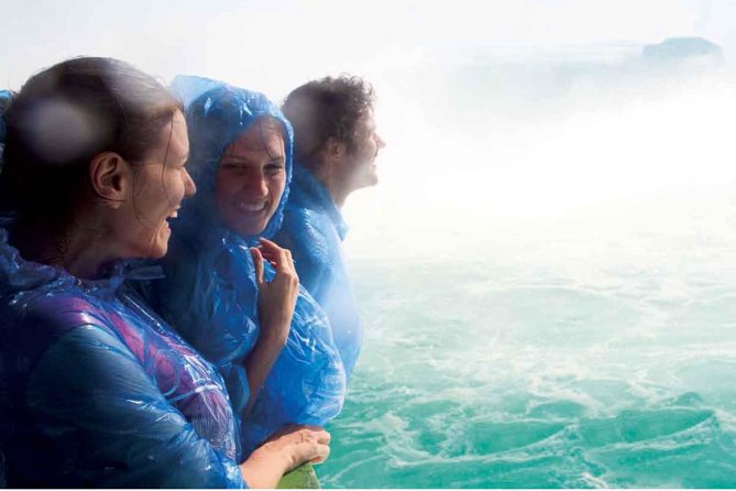 Tour to Niagara Falls from Toronto - One hour in Niagara-on-the-Lake