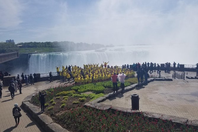 Tour to Niagara Falls with skip the line Cruise - Maple Leaf Place brings sweetness to the schedule