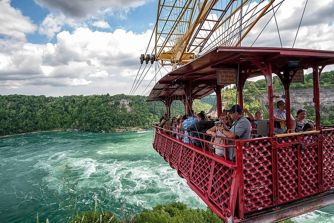 Tour to Niagara Falls with skip the line Cruise - One hour in Niagara-on-the-Lake