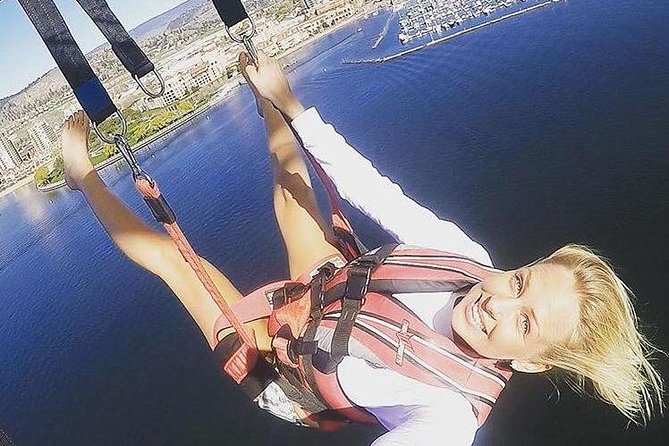 Triple Parasailing Experience in Kelowna - The soft return to the boat