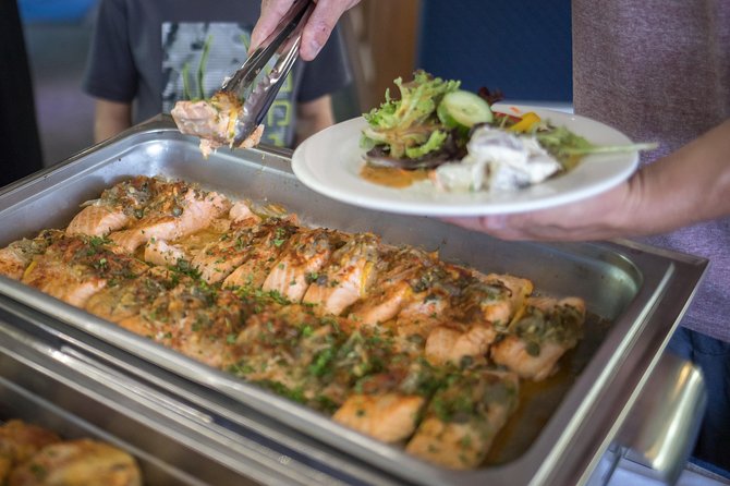 Vancouver - Brunch and Lunch Cruise - Comfort, decks, and practical limits