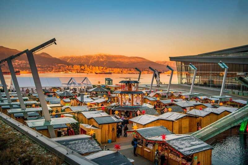 Vancouver Christmas Lights Karaoke Trolley Tour - Stanley Park Bright Nights in 20 minutes