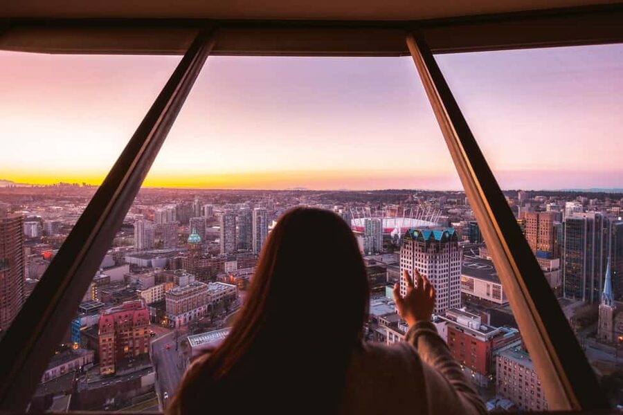 Vancouver: City+Lookout+Capilano Suspension Bridge Ticket - Stanley Park and the downtown drive