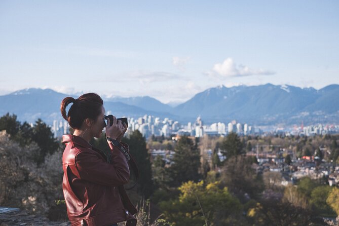 Vancouver Evening Tour: Stanley Park & English Bay Photostops - The guides can make or break the ride