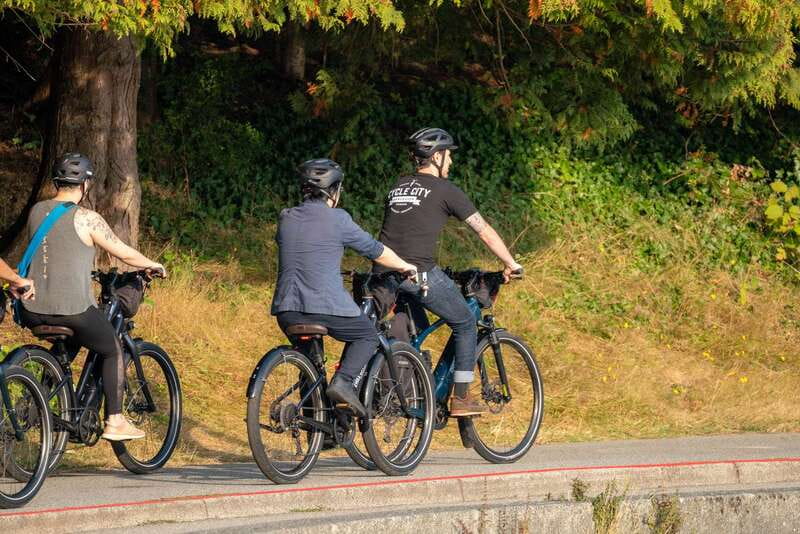 Vancouver: Guided Bike Tour - Bikes, fitness, weather, and family suitability