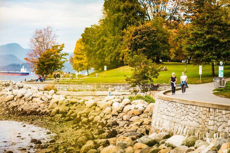 Vancouver: Hop-on Hop-off Sightseeing Tour with 10 Stops - Robson Street, Coal Harbour, and the West End