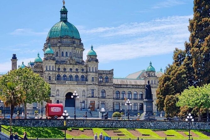 Vancouver Island, Butchart, Malahat 2-Day Tour in Chinese/English - Victoria’s compact center: Fan Tan Alley and the Inner Harbour