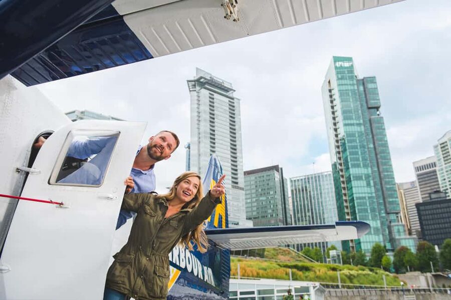 Vancouver: Scenic Panorama Seaplane Tour - Seating, pilots, and the onboard feel