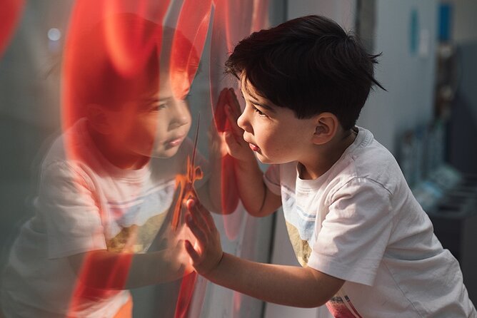 Vancouver Science World Ticket - Centre Stage adds live science to the visit