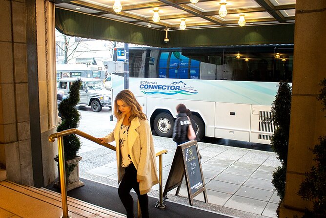 Vancouver to Victoria - Vancouver Hotel Pickup - Coach Bus Transfer - The road to Tsawwassen Ferry Terminal