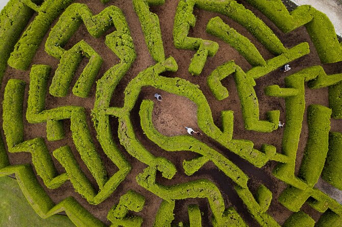 VanDusen Botanical Garden Admission Ticket - The Elizabethan maze is the garden’s great little challenge