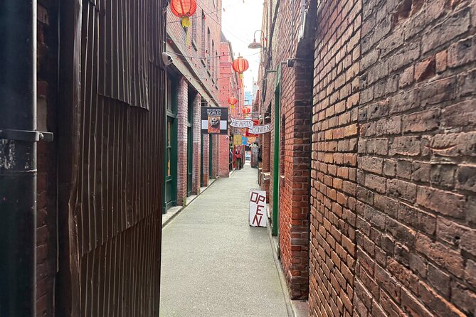 Victoria Alleyways and Ales Craft Beer Tour - The guide makes the difference between a crawl and a tour
