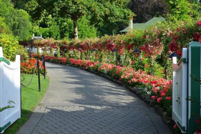 Victoria & Butchart Gardens Tour with Ferry from Vancouver