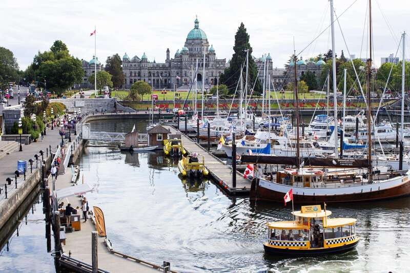 Victoria: City Highlights and Butchart Gardens Tour - Chinatown through the Gate of Harmonious Interest