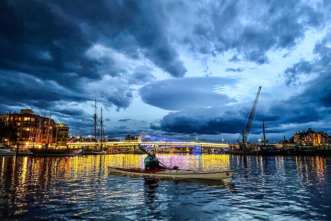 Victoria Harbour Sunset Kayak Tour - Why sunset is the right time for this paddle