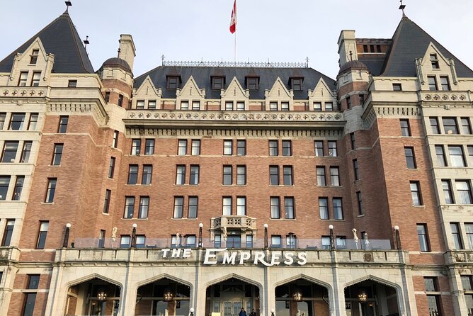 Victoria Scavenger Hunt and City Highlights Walking Tour - Fan Tan Alley and the pleasure of finding your way