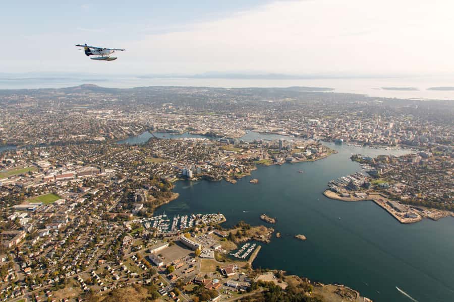 Victoria: Scenic Panorama Seaplane Tour - The return over Victoria and the water landing