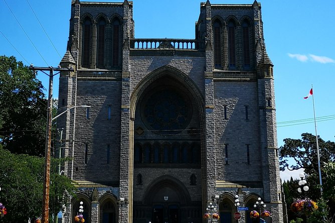 Victoria & The Butchart Gardens:Deluxe City and Garden Experience - Beacon Hill Park and Mile Zero: Victoria’s open spaces