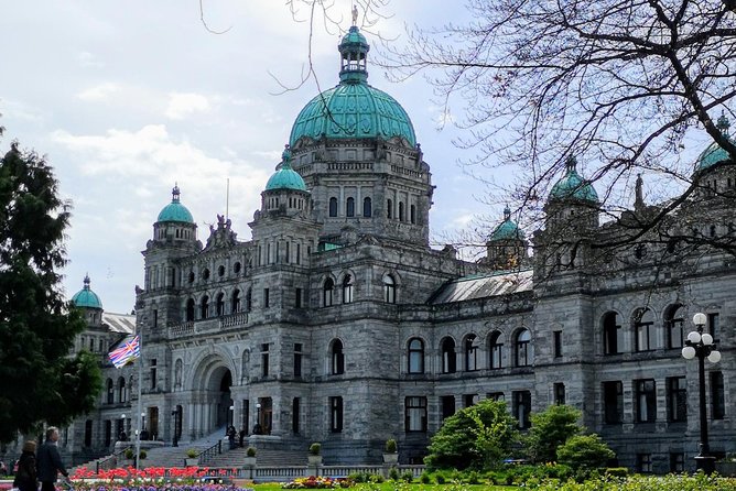 Victoria & The Butchart Gardens:Deluxe City and Garden Experience - Chinatown and Fan Tan Alley: a quick urban contrast