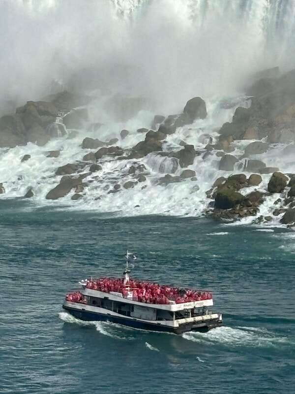Walking Tour of Niagara Falls Canada and Hornblower Boat - Group size, pace, and accessibility