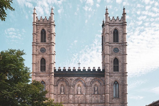 Walking tour of Old Montreal - 16/42 Tours - Meeting at 119 Rue Saint-Jacques