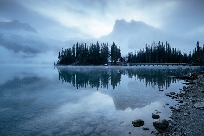 Waterfalls, Lakes & Hidden Gems – Yoho Adventure from Calgary - A small-group route from Calgary into Yoho