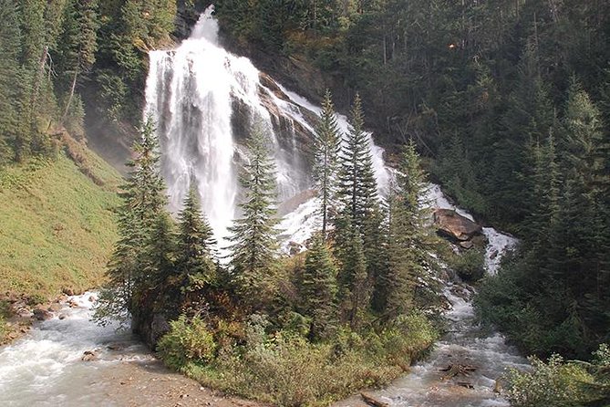 Western Trails - One Way Vancouver To Calgary Rockies Bus Tour - Hotels, meals, and the coach experience