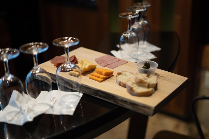 Wine Tour with Lunch in Niagara-on-the-Lake - Key points at a glance
