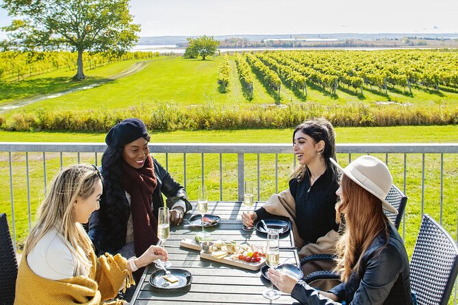 Wine Tour Wolfville Wine Tours in Nova Scotia- 6 Hours - The drive into Nova Scotia wine country