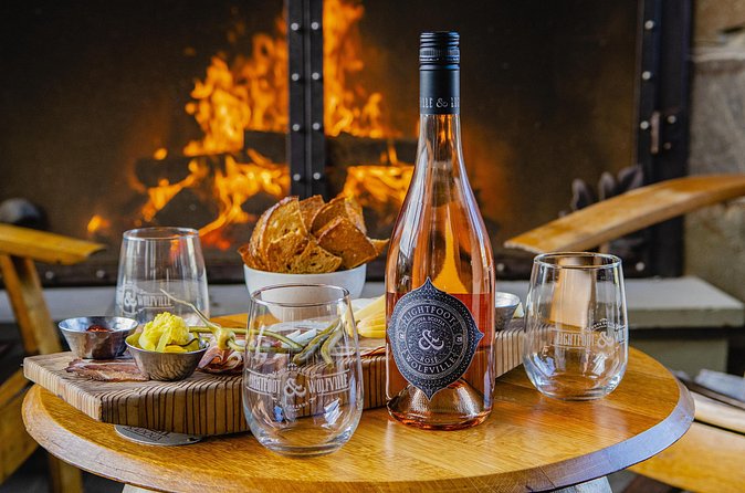 Wine Tour Wolfville Wine Tours in Nova Scotia- 6 Hours - Lunch with a Bay of Fundy view