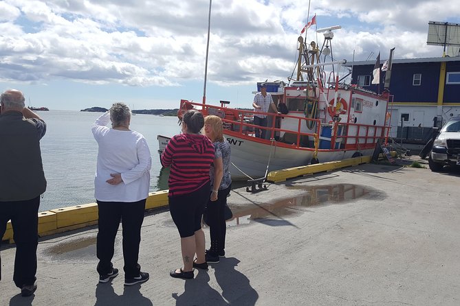 Yellowknife Bucket List City Tours - Small-group travel and the group-size question